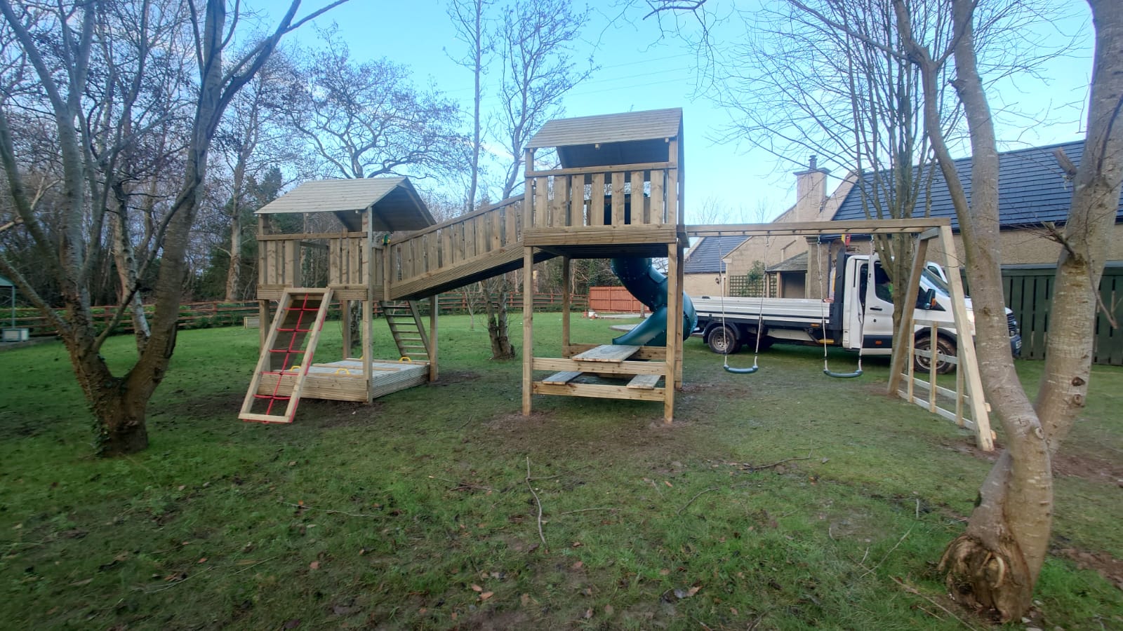 Allout play frame1 Allout play frame1